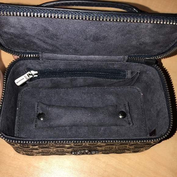 Coach case - Picture 3 of 4
